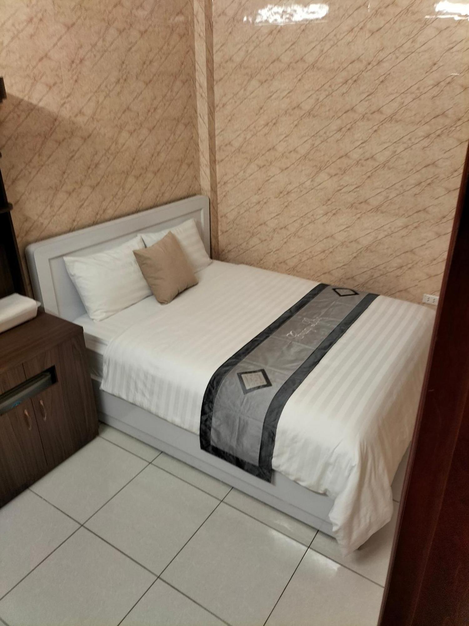 Roma Hotel Noi Bai Airport Hanoi Exterior photo